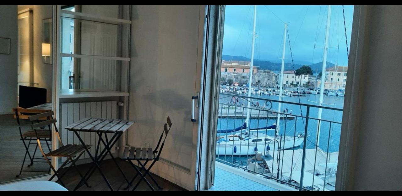 Monolocale La Darsena Apartman Portoferraio Kültér fotó