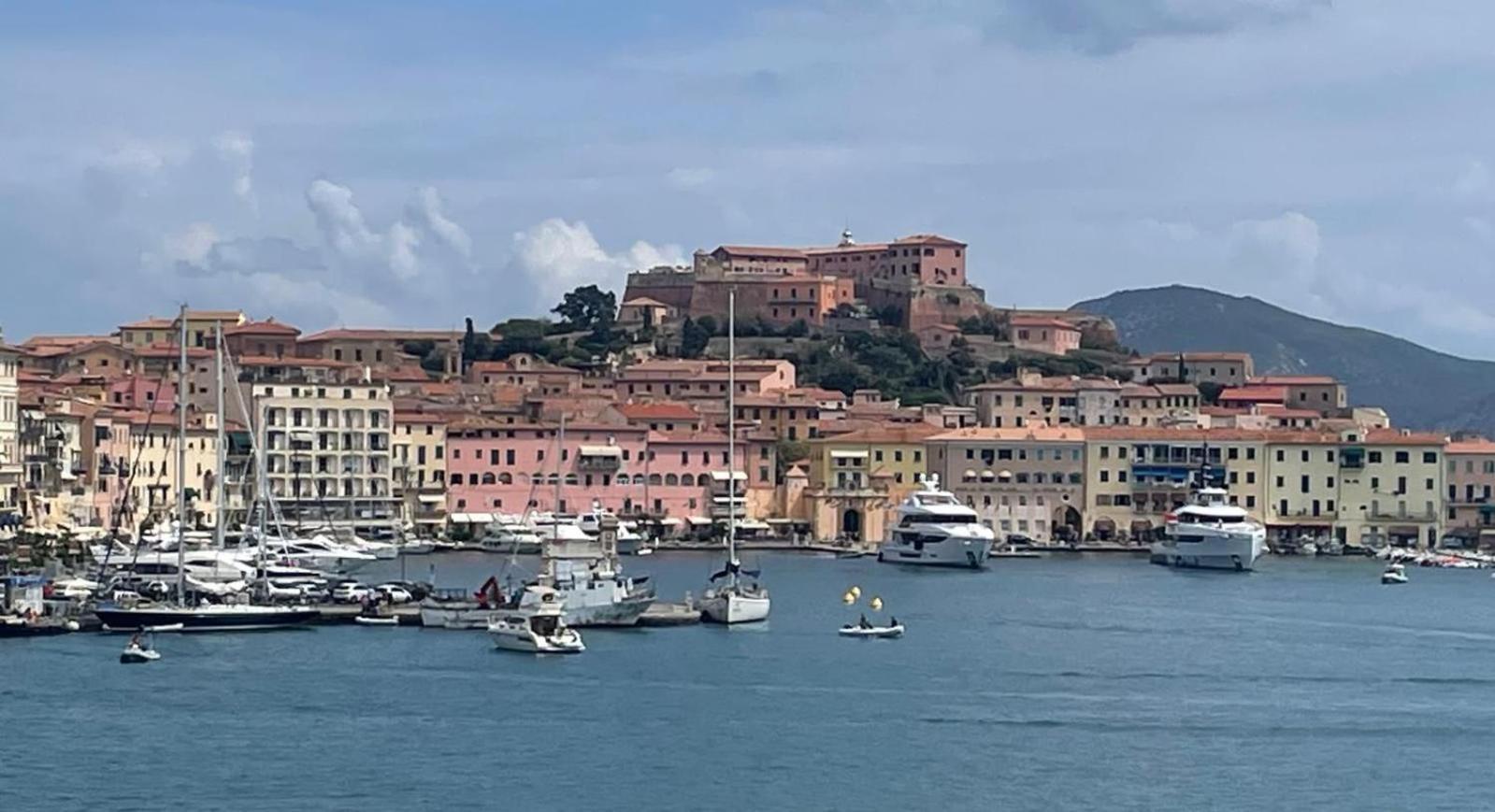 Monolocale La Darsena Apartman Portoferraio Kültér fotó